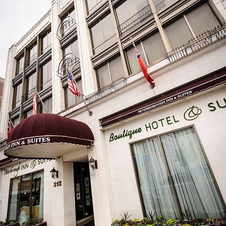 Peterborough Inn & Suites Hotel Екстер'єр фото