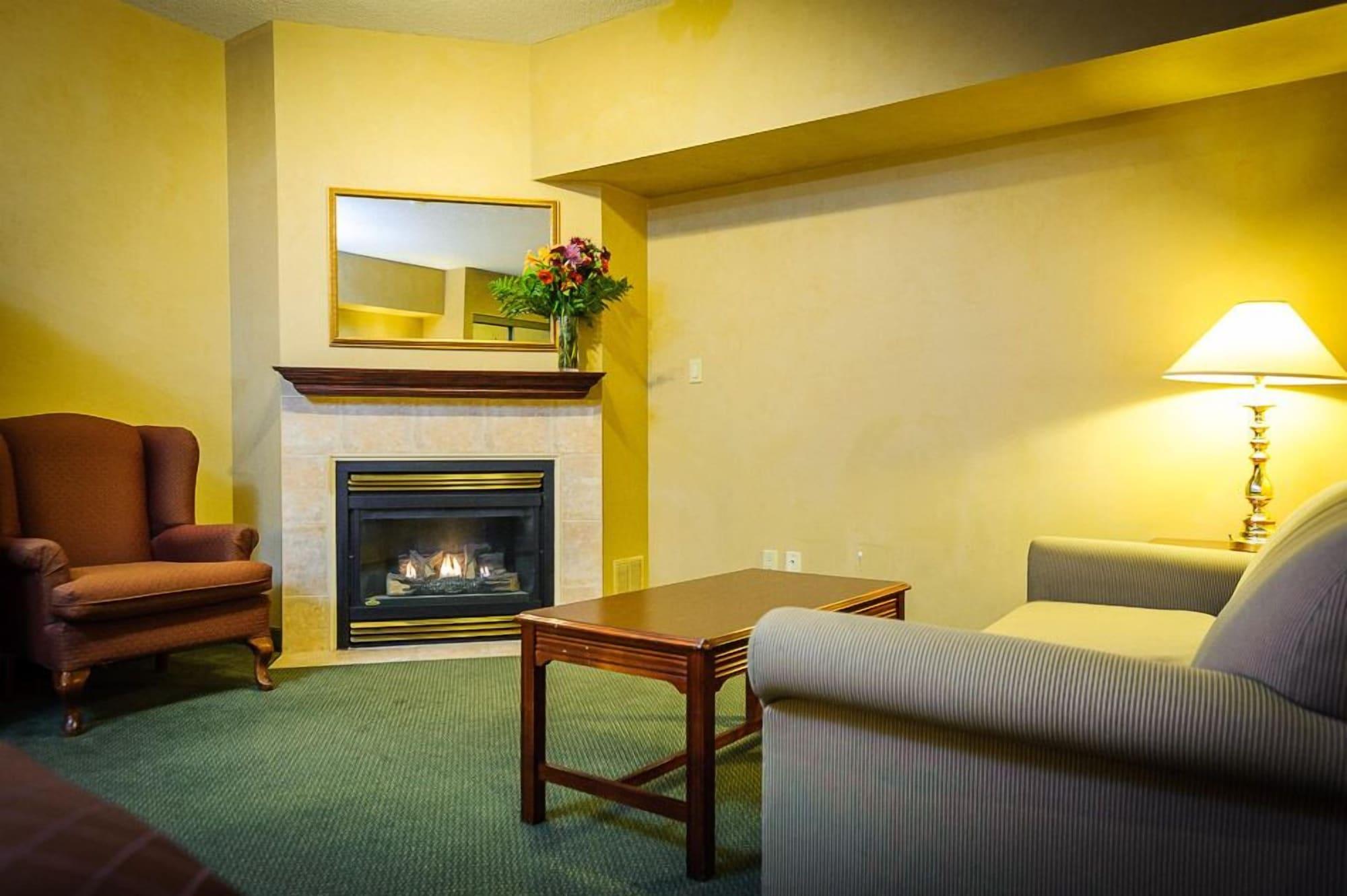 Peterborough Inn & Suites Hotel Екстер'єр фото