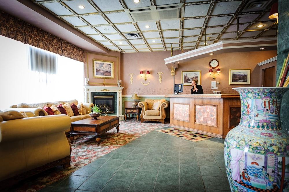 Peterborough Inn & Suites Hotel Екстер'єр фото