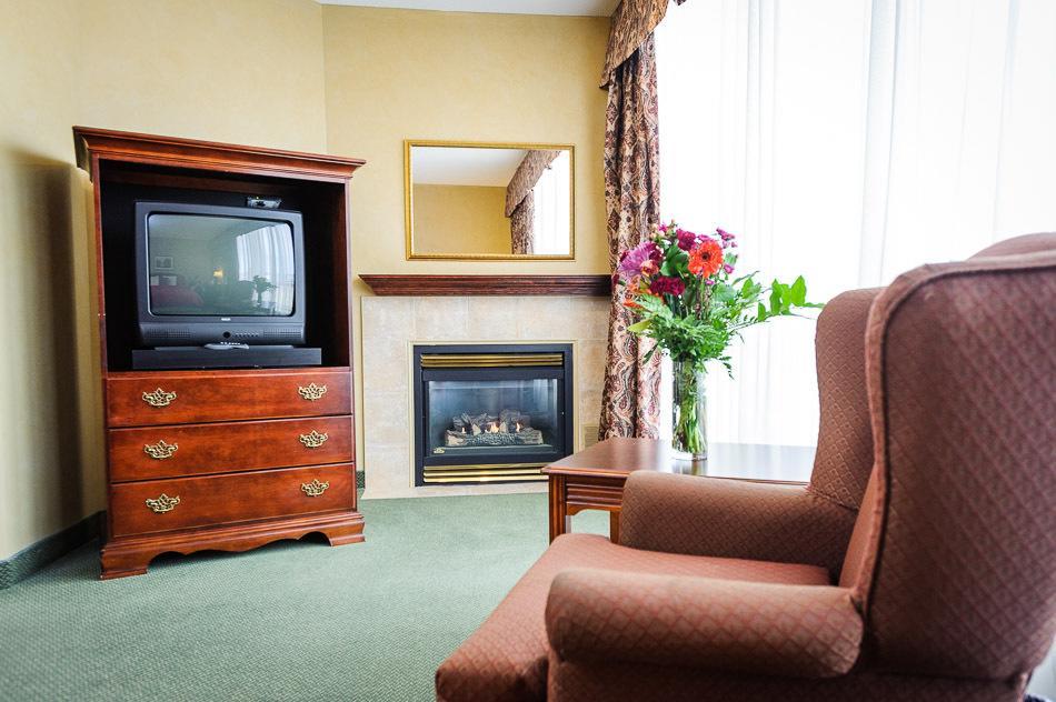 Peterborough Inn & Suites Hotel Номер фото