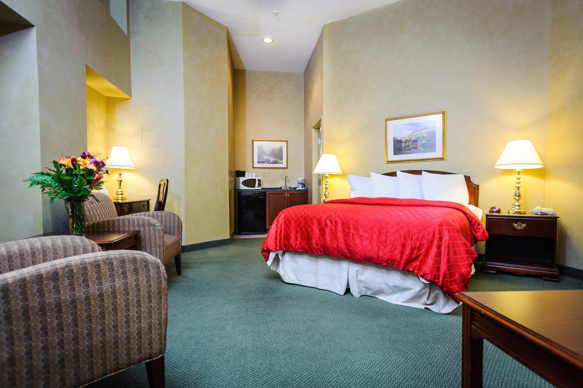 Peterborough Inn & Suites Hotel Екстер'єр фото