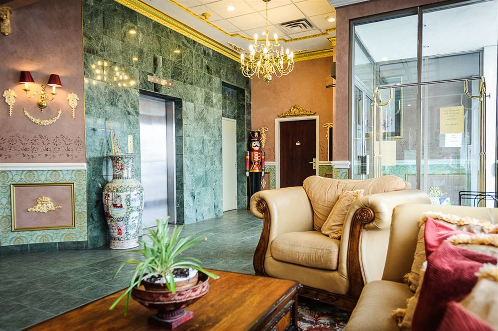 Peterborough Inn & Suites Hotel Екстер'єр фото