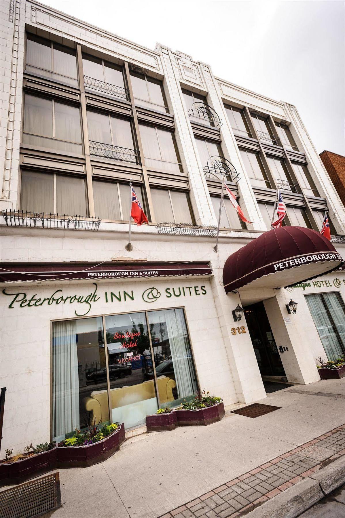 Peterborough Inn & Suites Hotel Екстер'єр фото