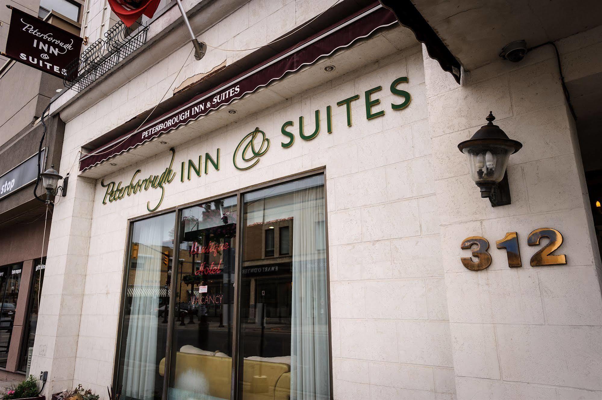 Peterborough Inn & Suites Hotel Екстер'єр фото