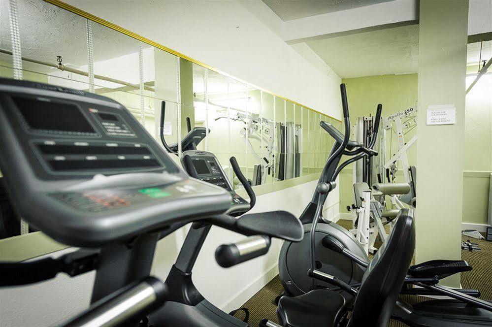 Peterborough Inn & Suites Hotel Екстер'єр фото