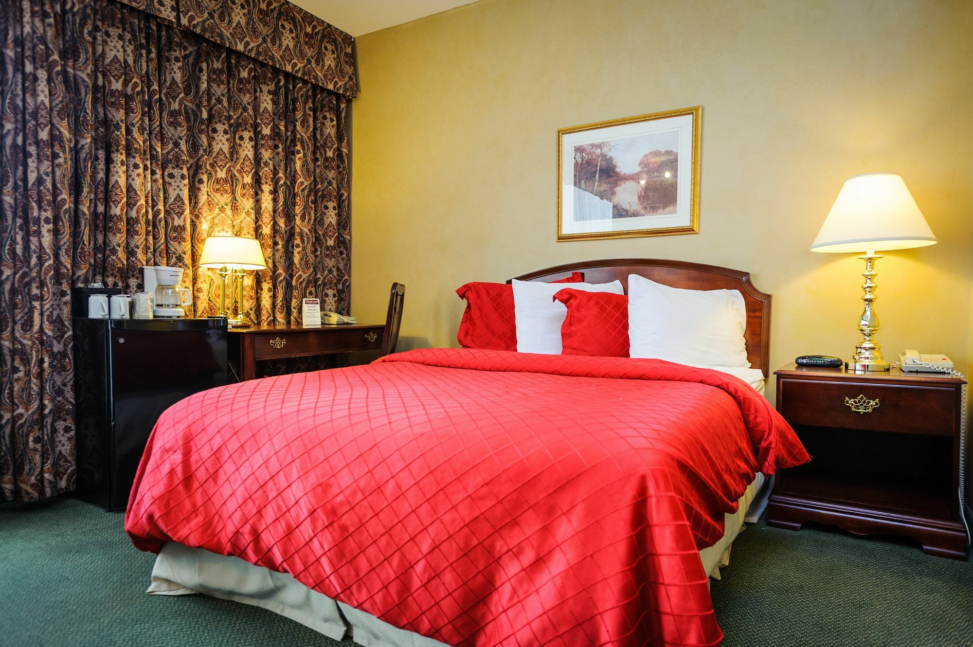 Peterborough Inn & Suites Hotel Екстер'єр фото